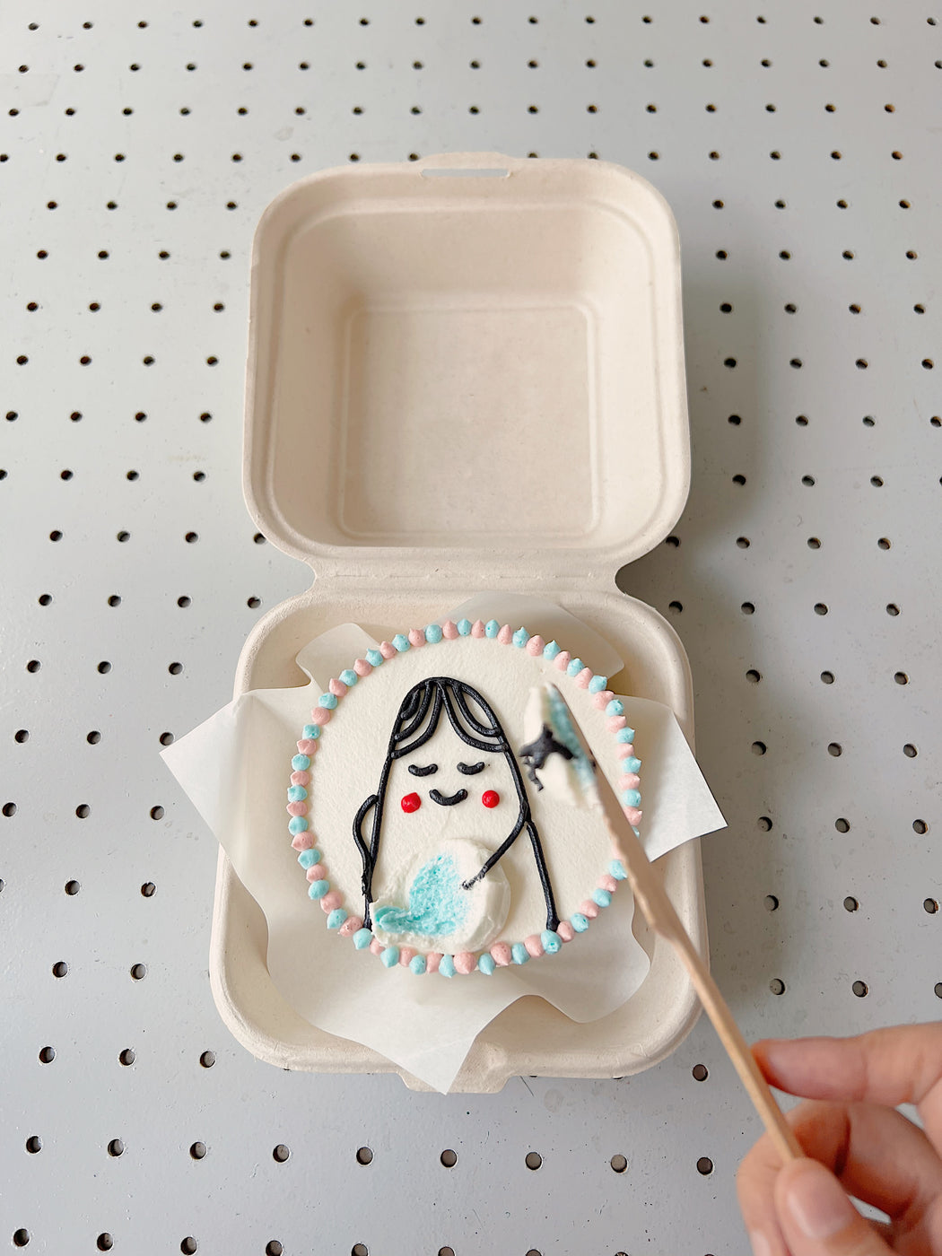 Peekaboo Surprise (Gender reveal cake)