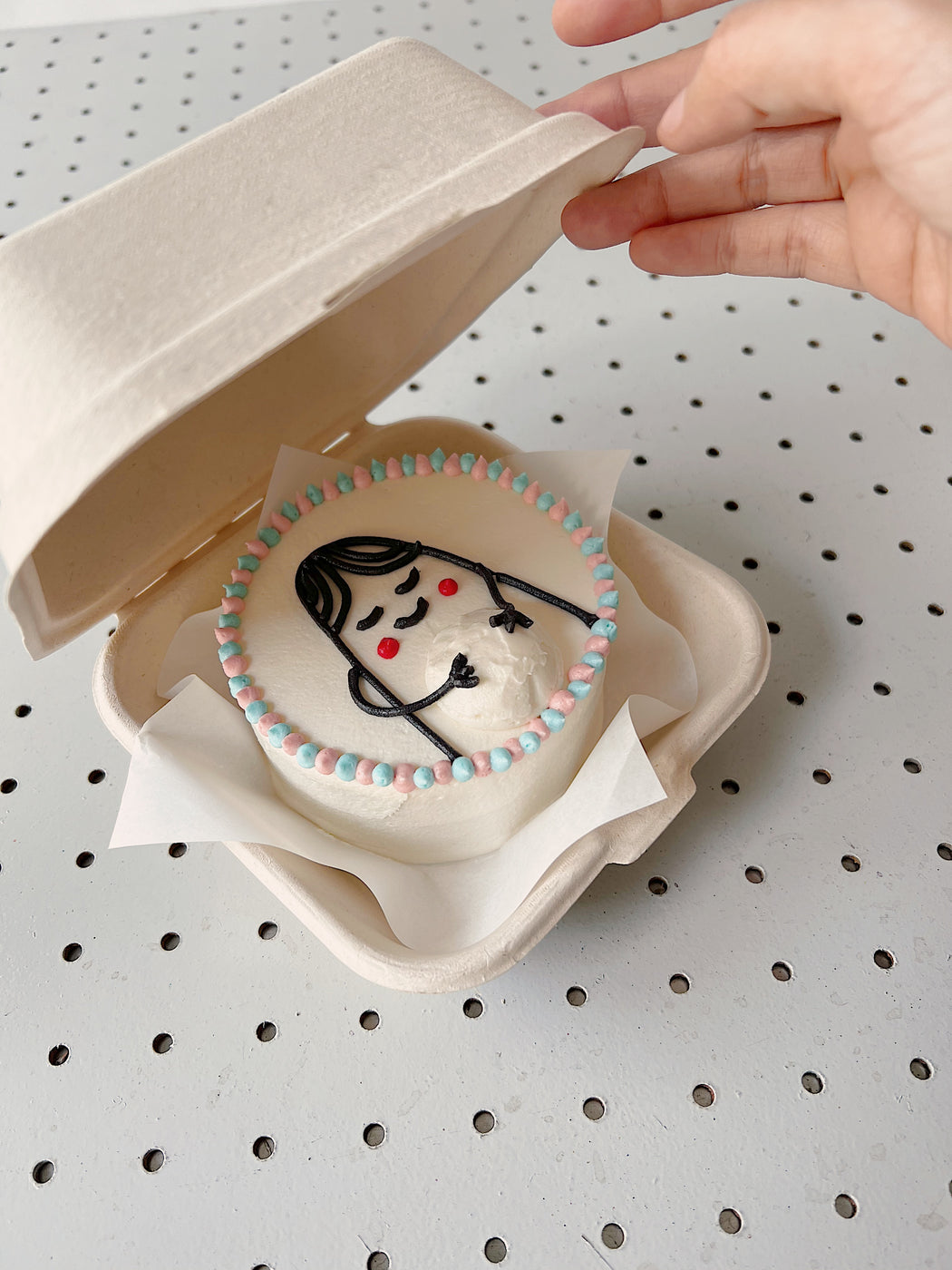 Peekaboo Surprise (Gender reveal cake)